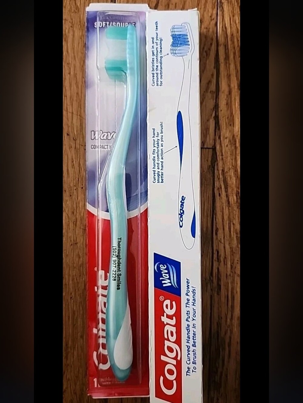 2 Colgate Wave Toothbrushes Soft Comfort Fit Curved Bristles Curved Handle